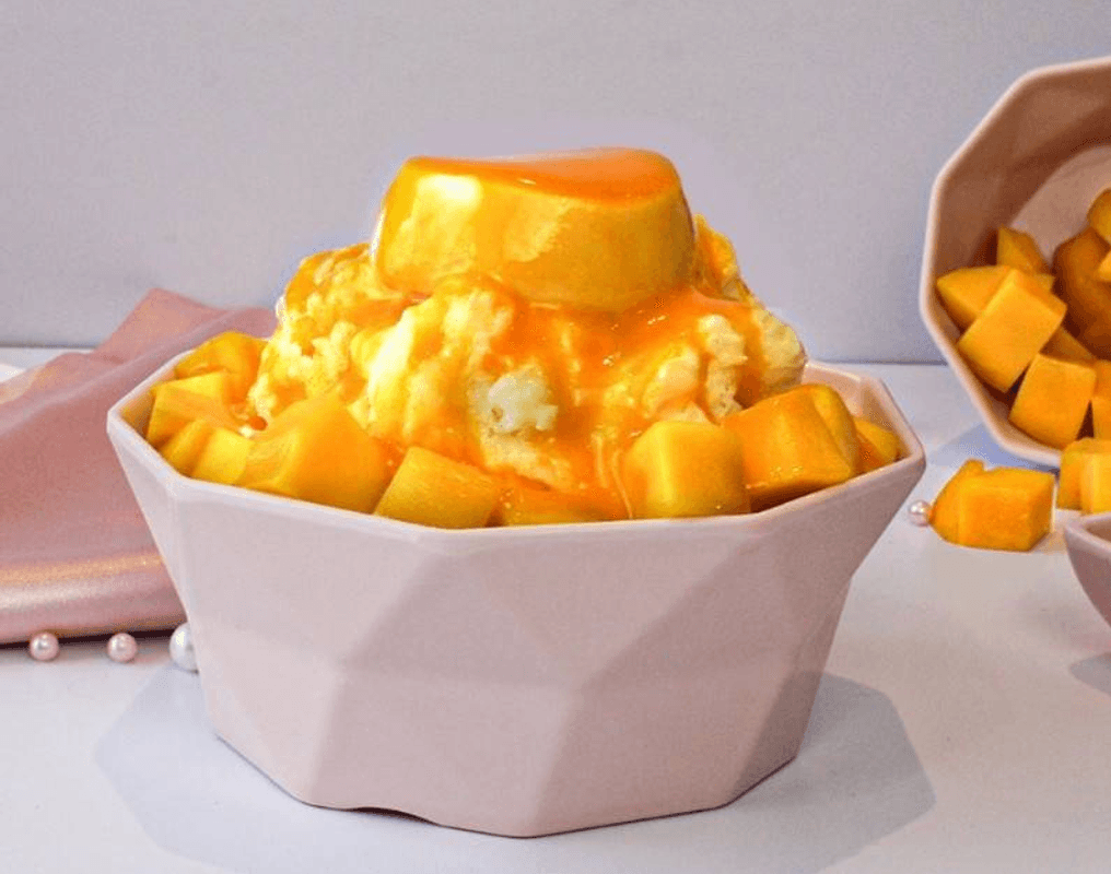 Mango shaved ice cream bowl served with panna cotta and fresh mango cubes